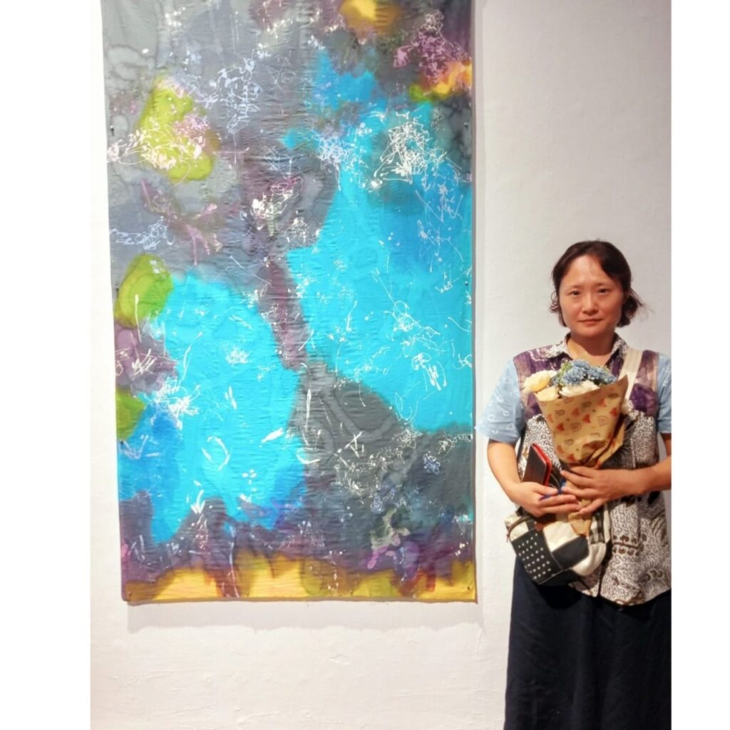 Pameran Tunggal Natsuko Tanaka, Seniman yang Memadukan Batik dan Melukis dalam Karyanya